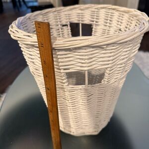 White Wicker Wastepaper Basket Trash Can Woven Shabby Chic Cottage Farmhouse 11”